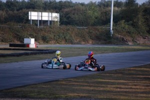 Mathias gaat J. Knevels (Cornelis Racing) voorbij